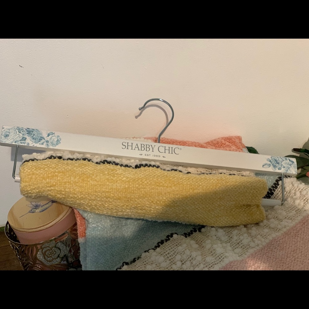Shabby chick throw